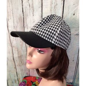 NWT Houndstooth Pattern Cap Ball Cap Hat Adjustable Back 💕❤️